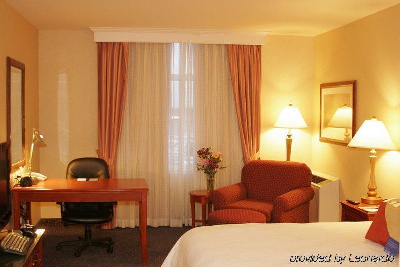 Hilton Garden Inn West Edmonton Oda fotoğraf