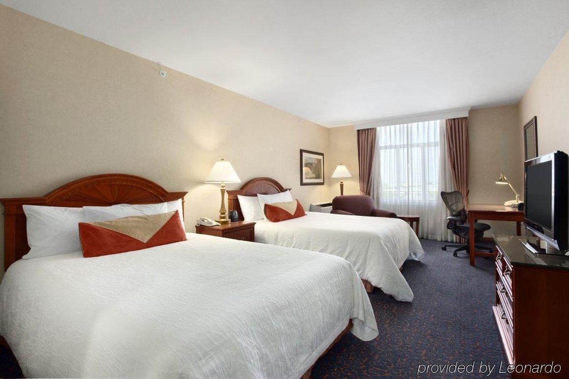 Hilton Garden Inn West Edmonton Oda fotoğraf