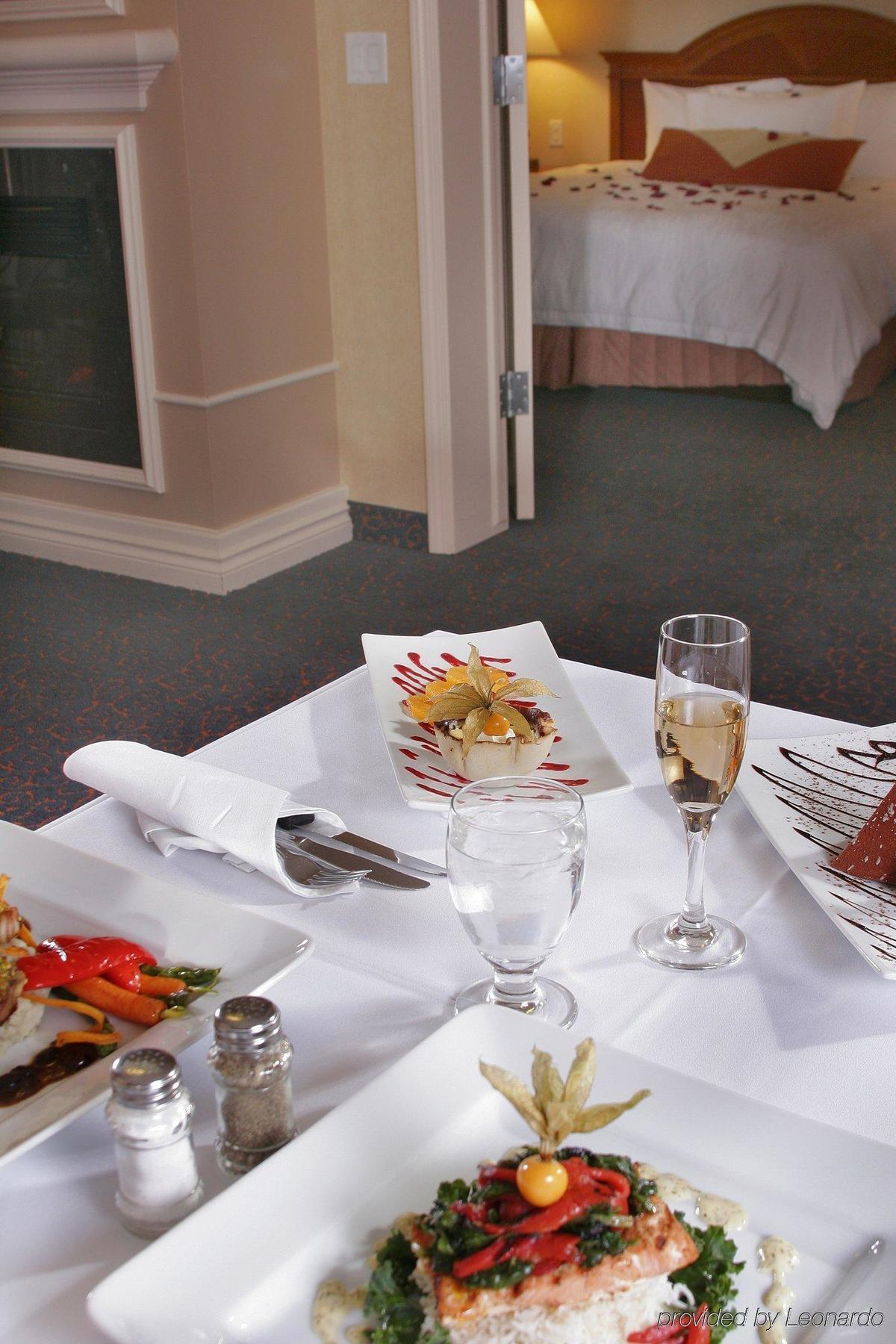 Hilton Garden Inn West Edmonton Restoran fotoğraf