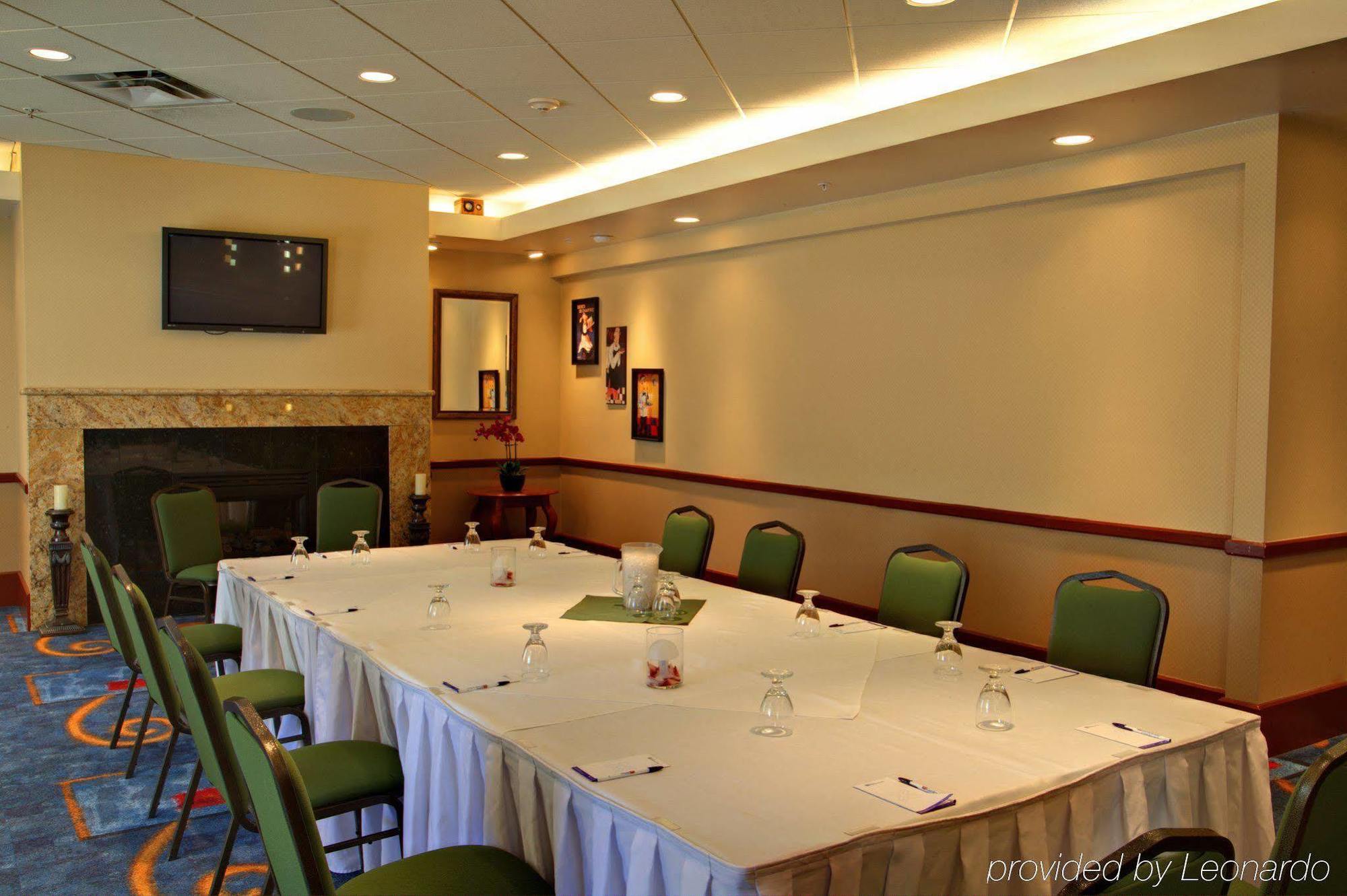 Hilton Garden Inn West Edmonton Konforlar fotoğraf